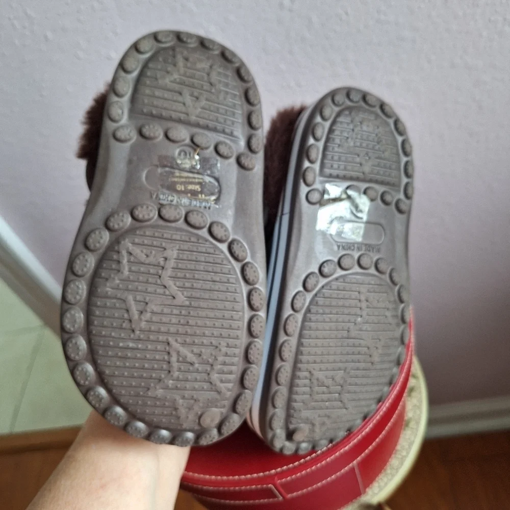 Brown Star Cutout Clogs with Fur Lining